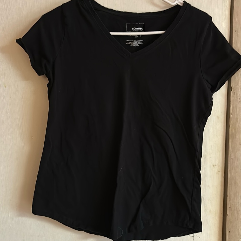 Women’s small Sonoma black v neck t shirt
